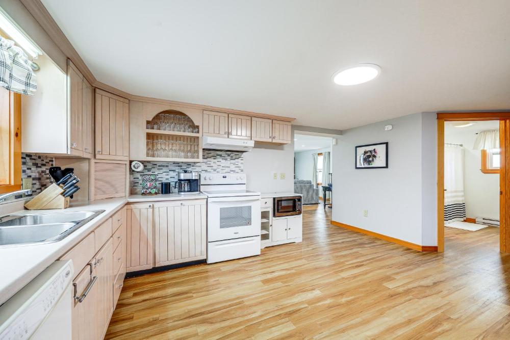 Spacious Presque Isle Home Walk to Downtown!